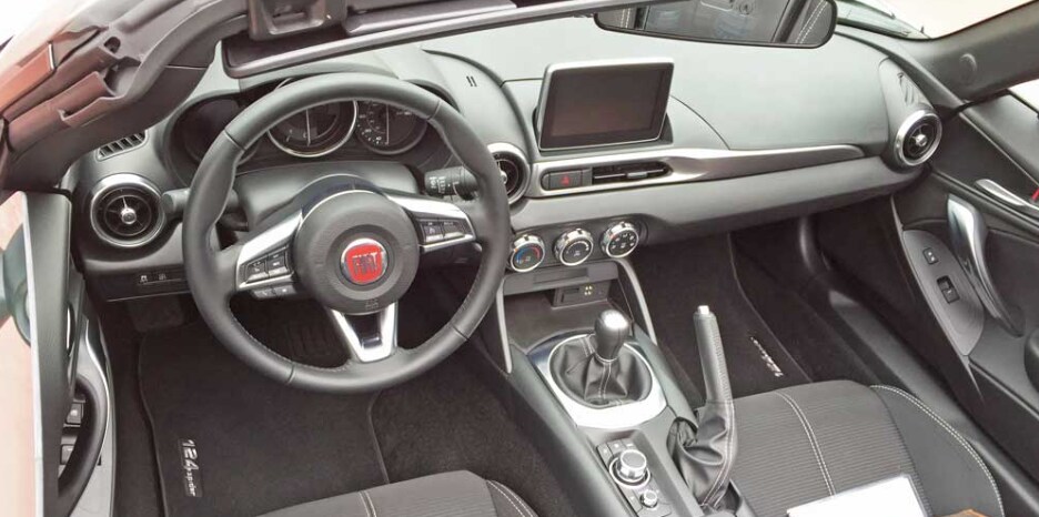 2018 Fiat 124 Spider Classica Interior