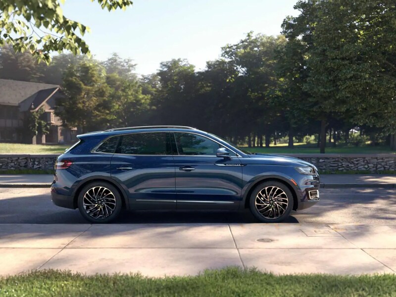 The sleek exterior of the 2019 Lincoln Nautilus