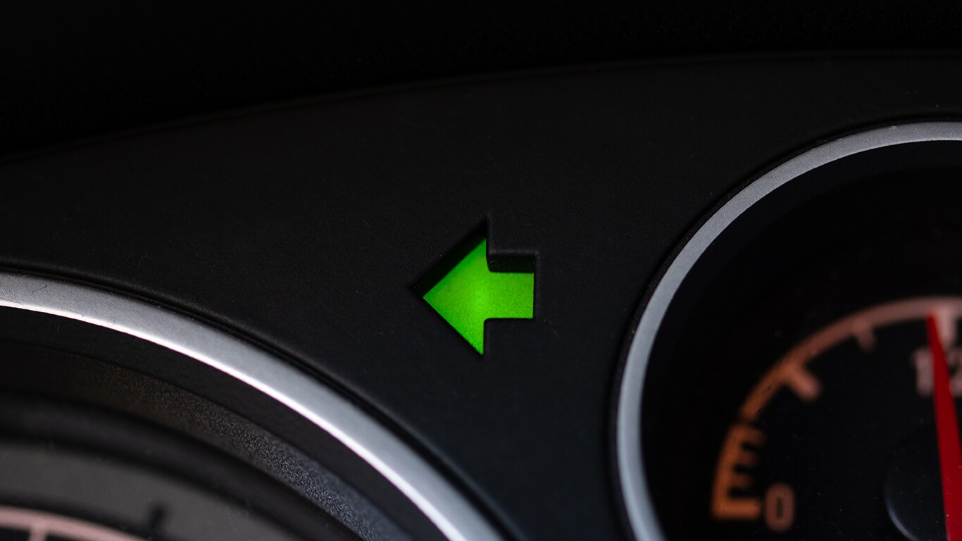 Understanding Your Hyundai’s Emergency Lights at Jack Giambalvo Hyundai in York, PA | Car Dashboard with Left Green arrow on
