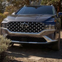 Model Features of the 2022 Hyundai Santa Fe at Jack Giambalvo Hyundai | Close up on Santa Fe's grill