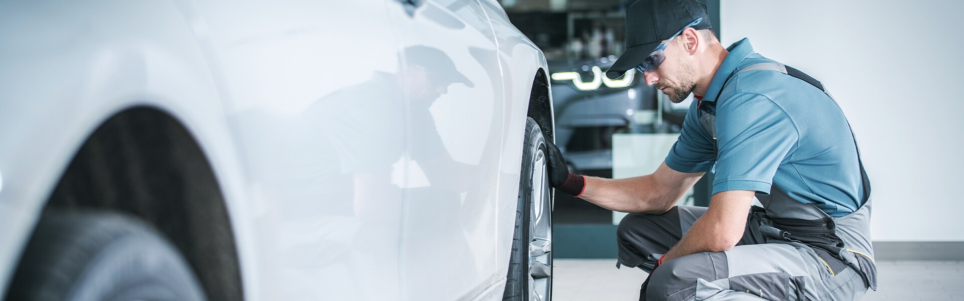 Jack Giambalvo Hyundai is a Hyundai Dealership in York near York, PA | Service Advisor Changing Tire on Vehicle Jack Giambalvo Hyundai is a Hyundai Dealership in York near York, PA | Service Advisor Changing Tire on Vehicle