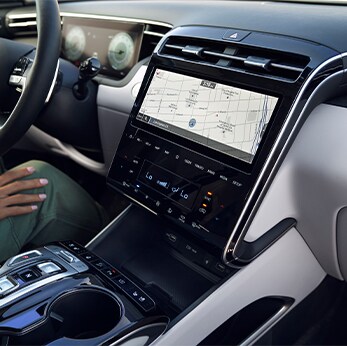 The 2022 Hyundai Tucson vs. The 2022 Hyundai Santa Fe at Jack Giambalvo Hyundai | Close-up of Tucson's center dash controls