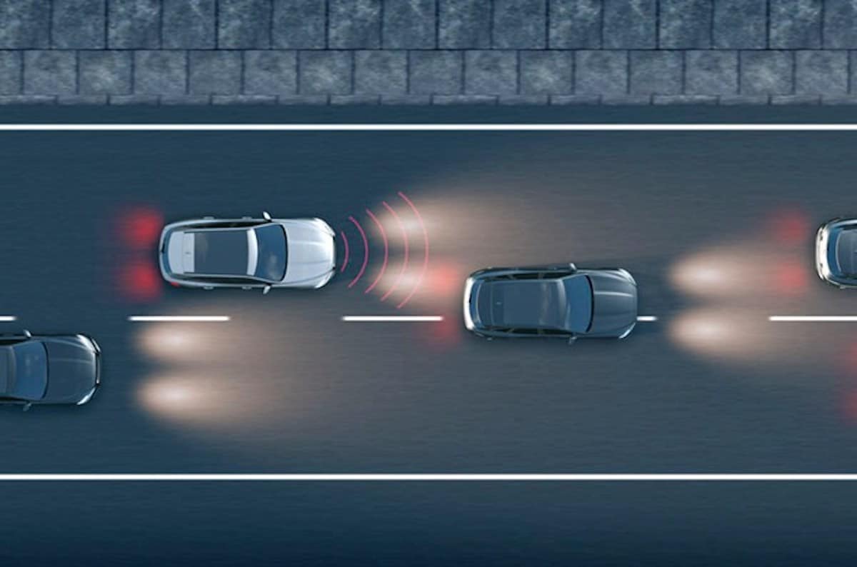 Jaguar Emergency Brake Assist Jaguar Emergency Brake Assist graphic