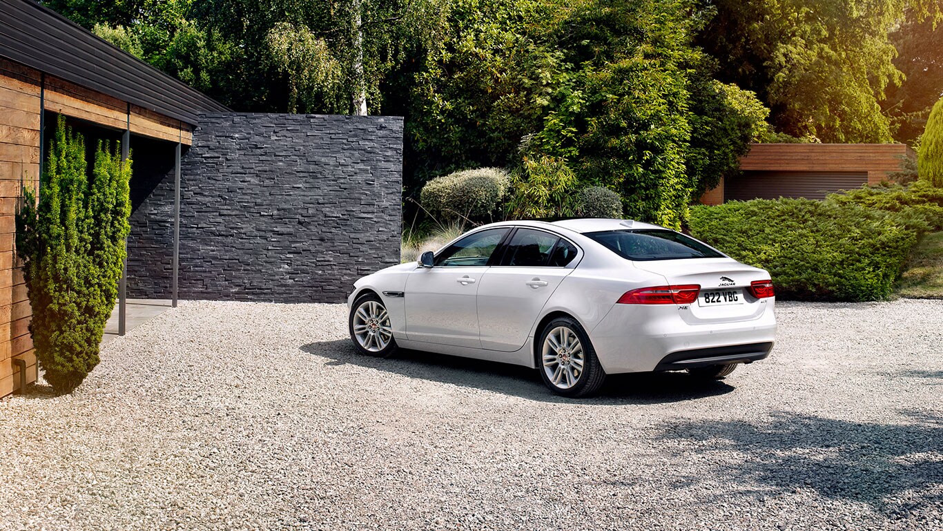 2018 Jaguar XE 5.jpg