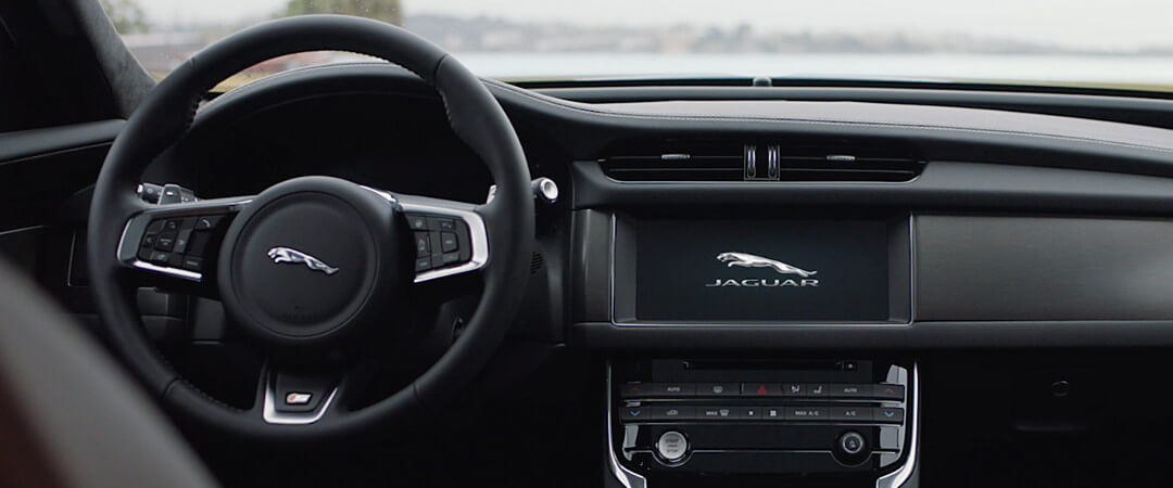 2018 Jaguar XF Interior Dash tech