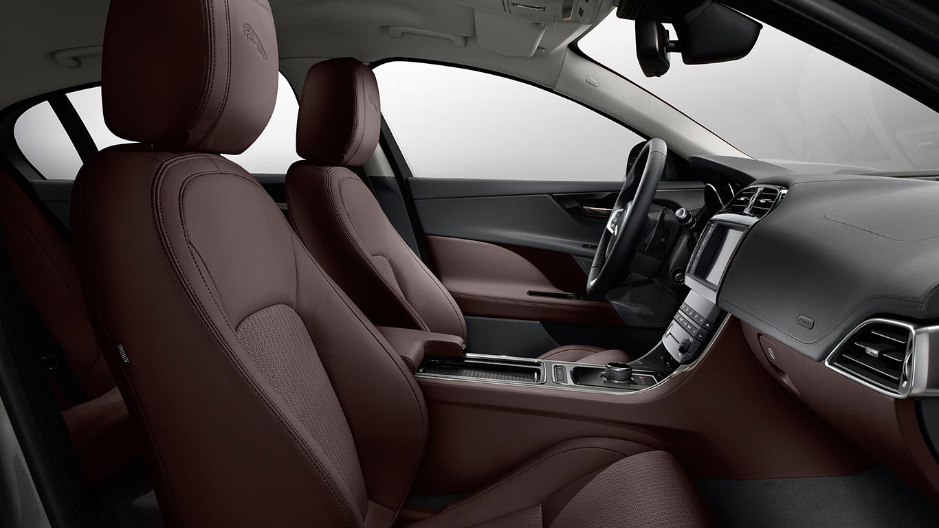 2018 Jaguar XE 7.jpg