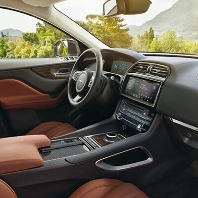 Jaguar F-PACE interior
