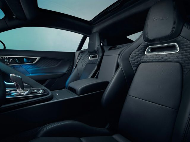 Jaguar F-TYPE Coupe interior
