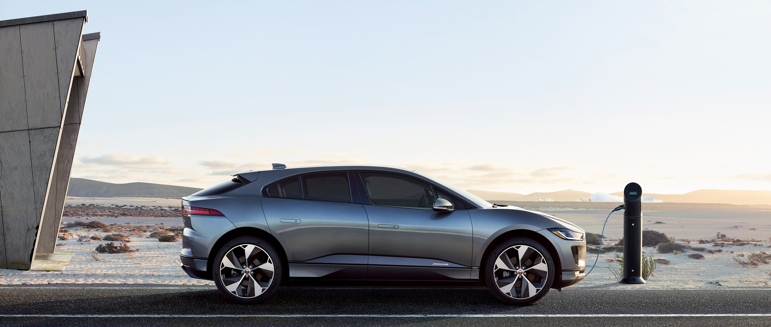 2022-Jaguar-IPACE-HSE-WheelAddOn-SUV-L04.jpeg