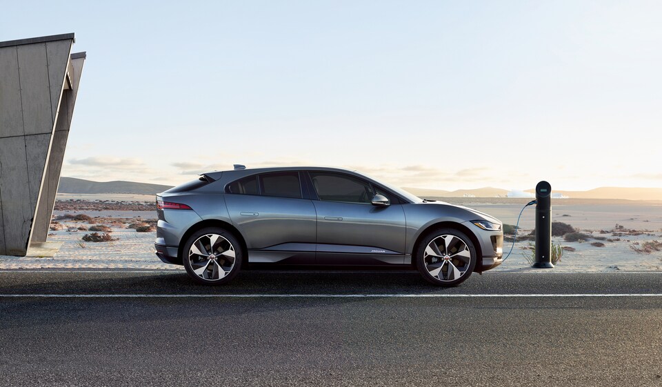 2019-Jaguar-IPace-HSE-SUV-L03.jpeg