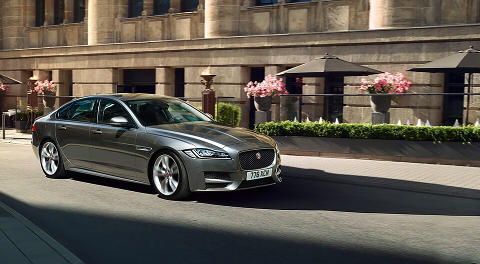 2019-Jaguar-XF-25t-PremiumAWD-Sedan-L02.jpeg