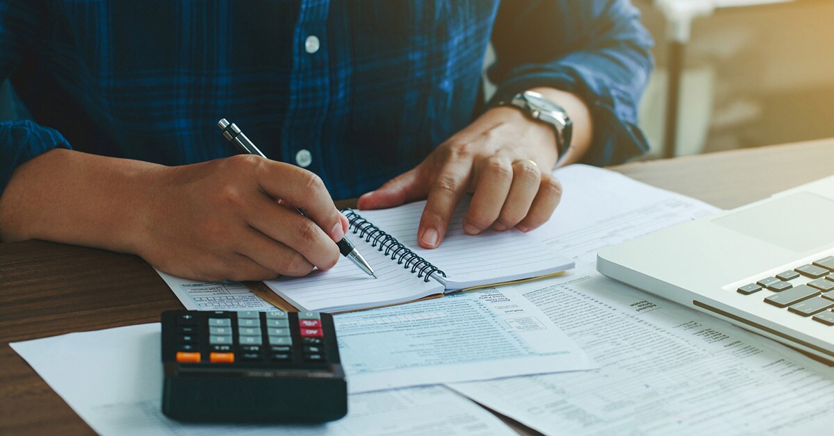 General_Dealership_FinancingPaperwork_5_1200x628.jpg dealership paperwork