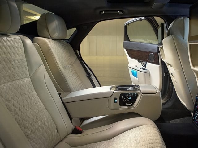 2019 Jaguar XJ - Interior (2).jpg