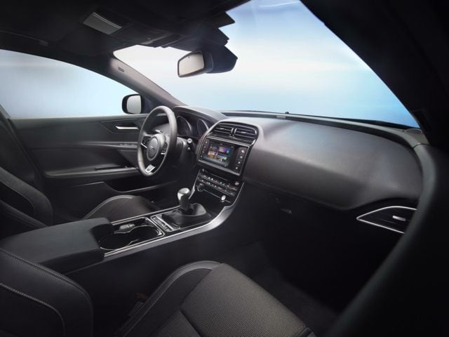 2019 Jaguar XE - Interior (2).jpg