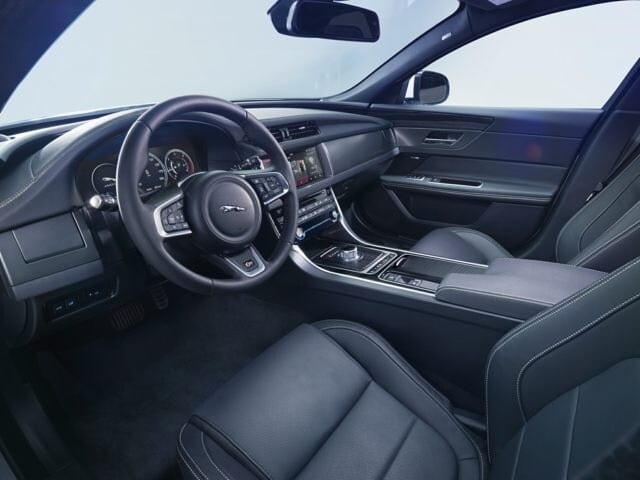 2019 Jaguar XF - Interior (2).jpg