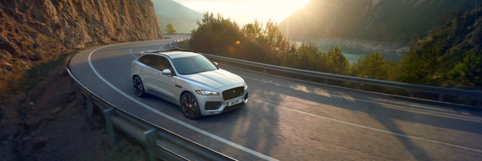 2018-Jaguar-FPace-BAse-SUV-L01.png