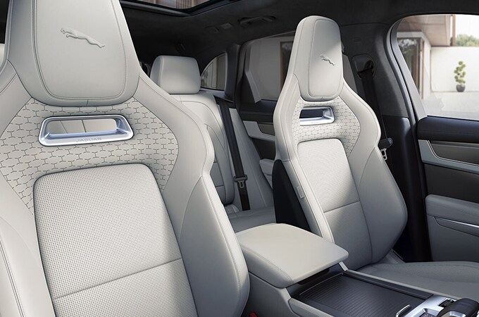 302715_MY20 Camry SE AWD.PNG