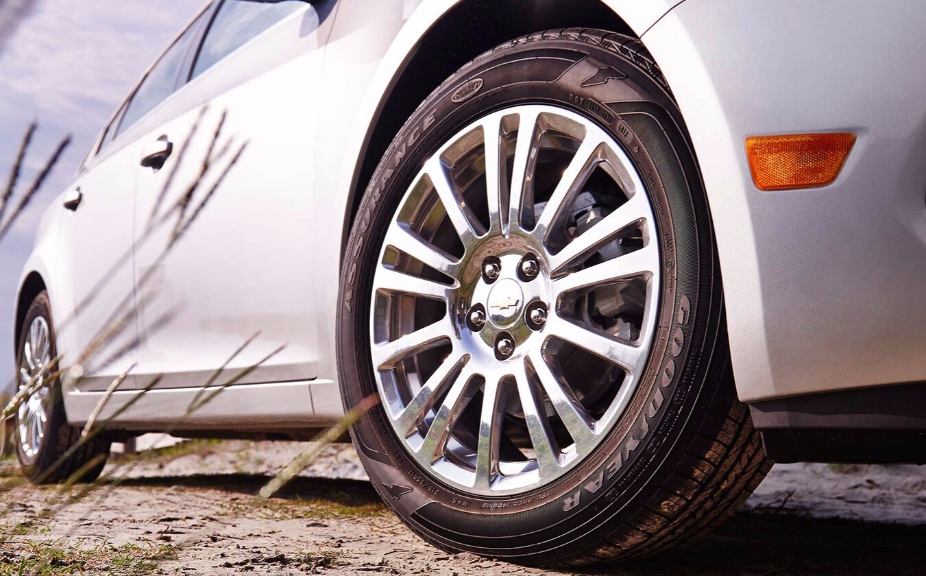 2015 Chevy Cruze with available Alloy wheels 2015 Chevy Cruze with available Alloy wheels