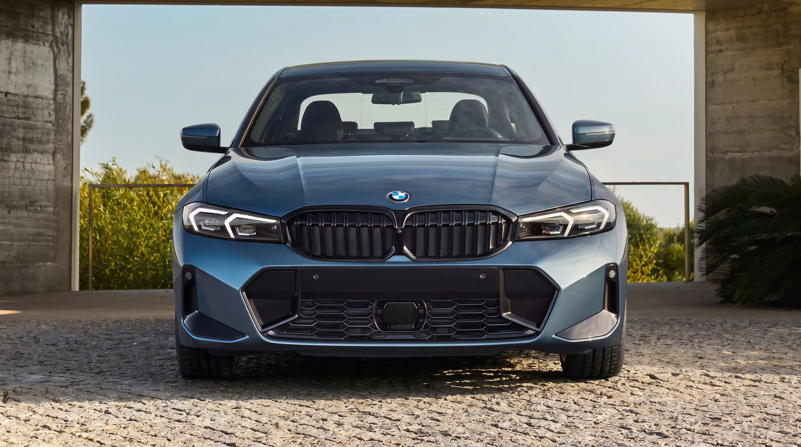 2026 BMW 330i rear-wheel drive and xDrive fuel economy