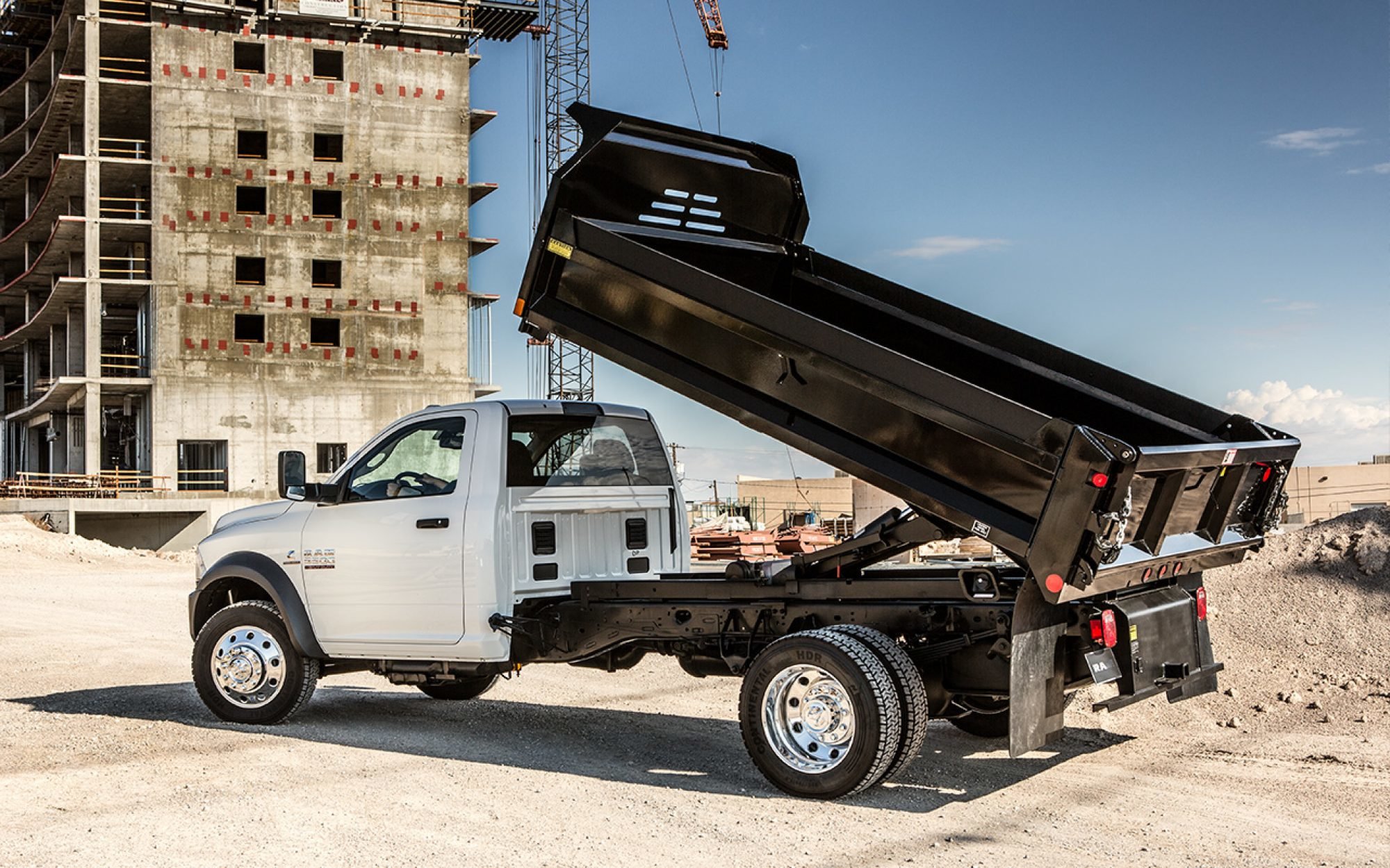 1531249533-jake-sweeney-chrysler-jeep-dodge-1491490062-2017_Ram_Chassis_Cab_WhiteDumpTruck.jpg.image.2000.jpg