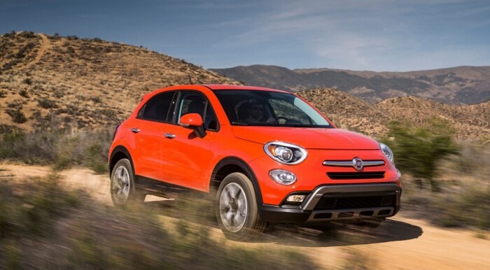 2017_FIAT_500x_OrangeDrivingDesert (700x386).jpg