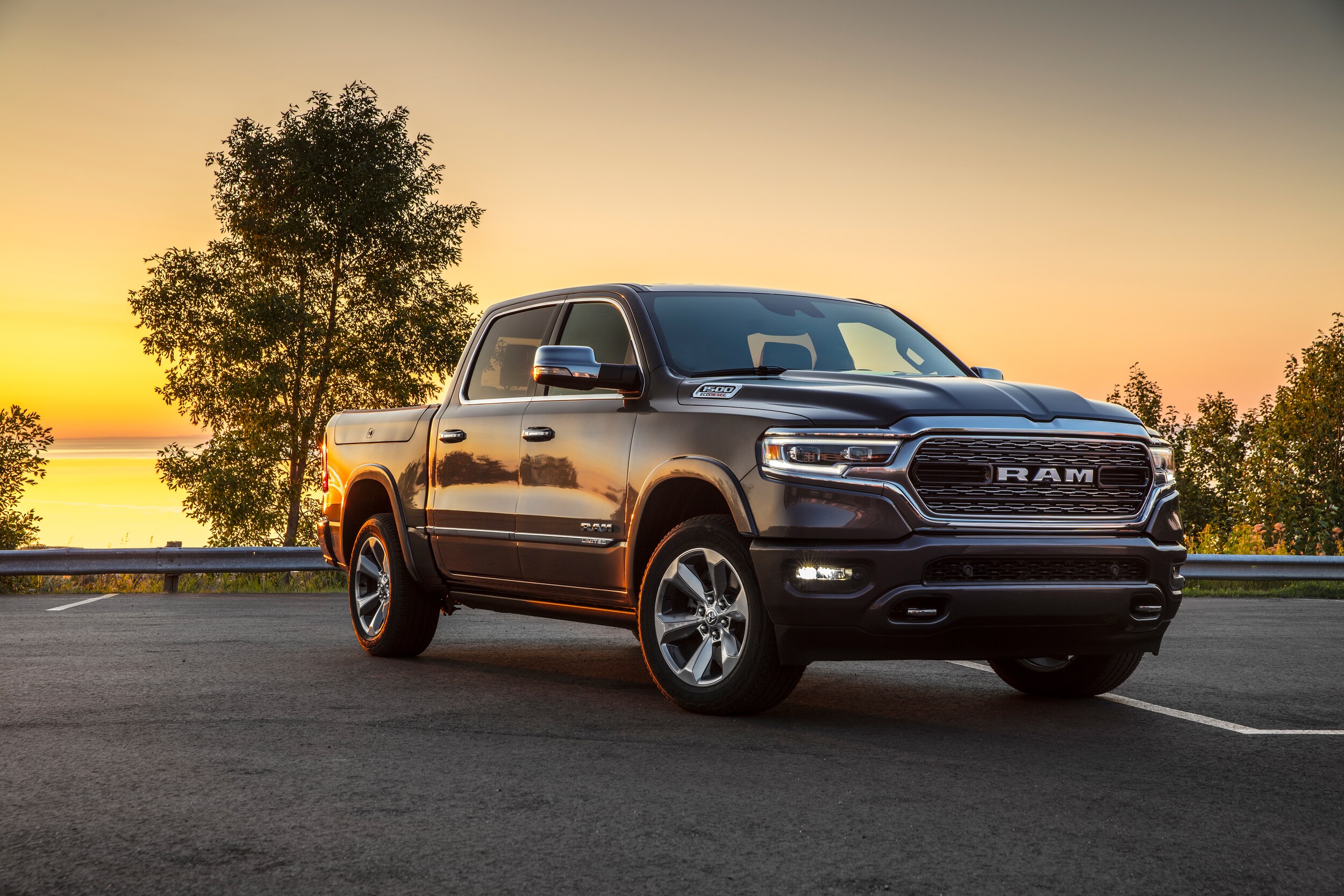 2023-RAM-1500-Limited-CrewCab-Truck-L01.jpg