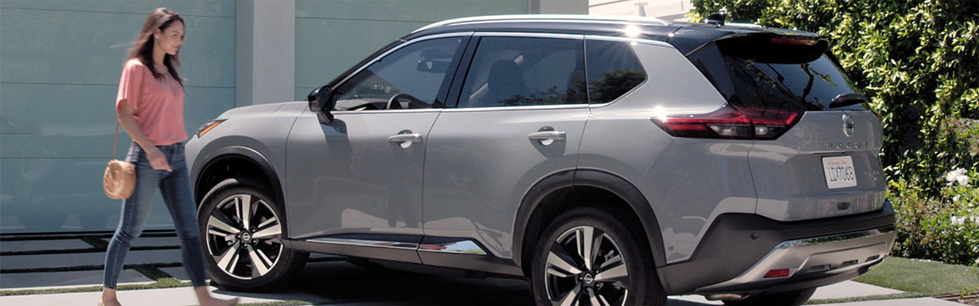 2022 Nissan Rogue Hero.png