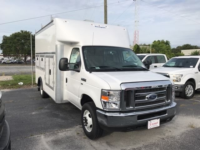 ford e350 cutaway w workpost body.jpg