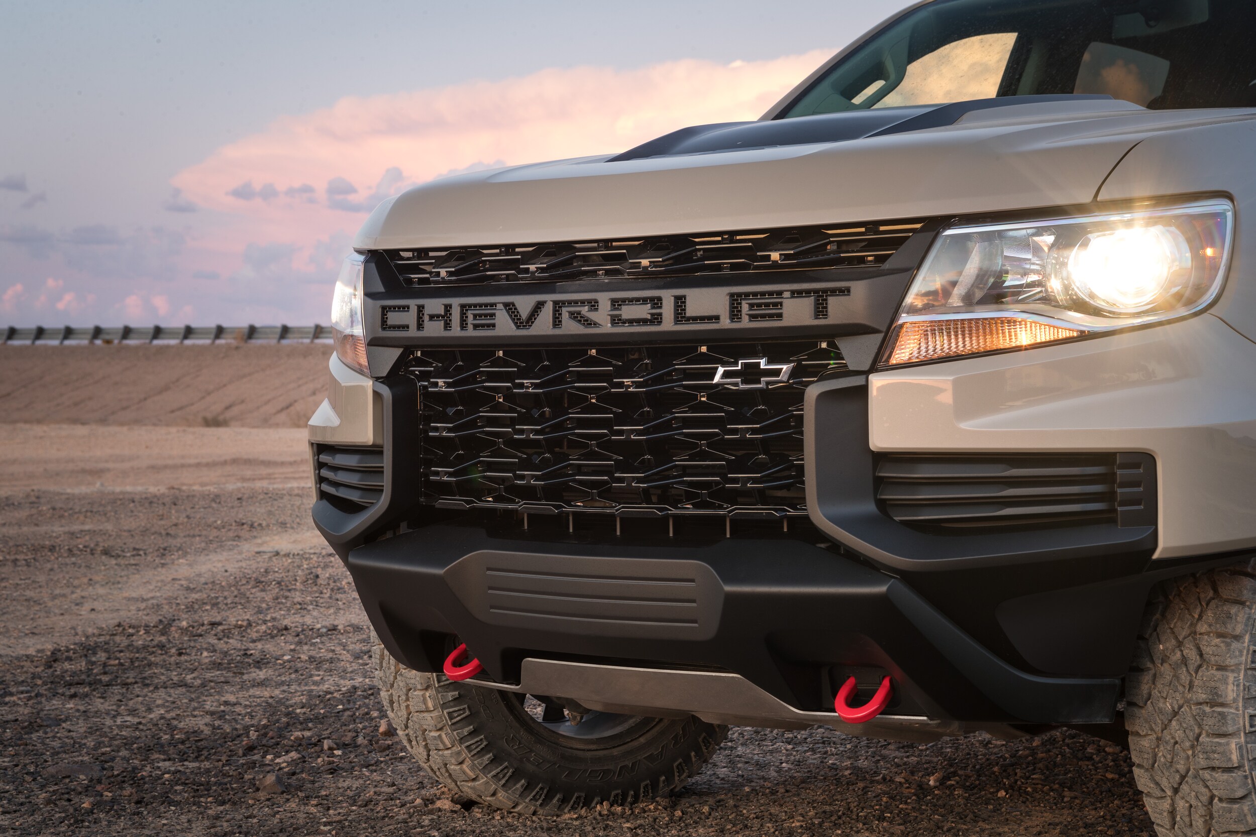 2021-Chevrolet-Colorado-ZR2-005.jpg