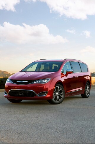 2018-Chrysler-Pacifica-Limited-Platinum-Van-L01.png