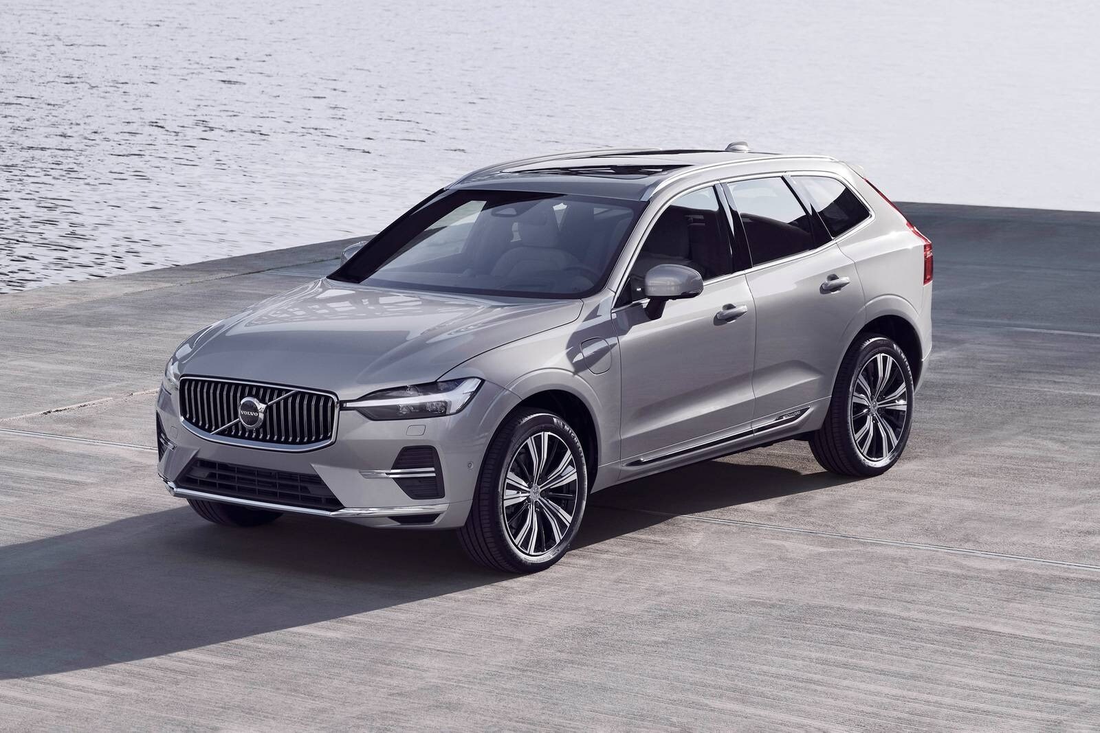 2025_volvo_xc60_4dr-suv_t8-plus.jpg