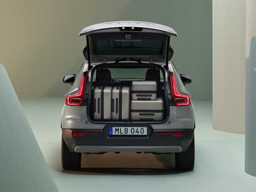 2024 Volvo XC40 cargo space