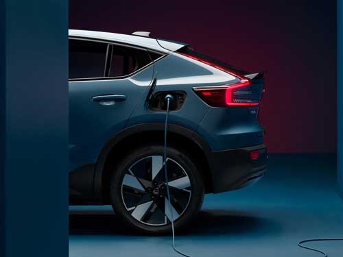 2024 Volvo C40 Recharge charging
