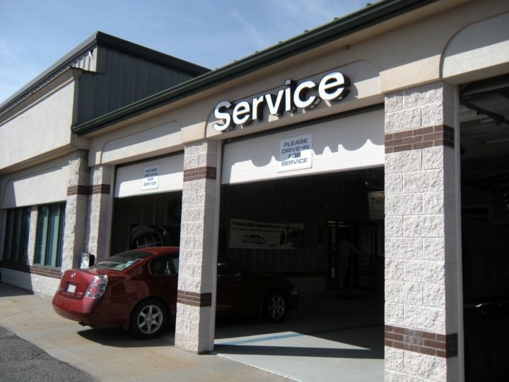 Balise Nissan of
West Springfield service center entrance the entrance to the auto
repair shop at Balise Nissan of West Springfield