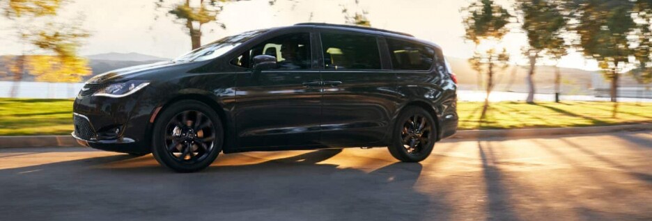 2019-chrysler-pacifica--Exterior