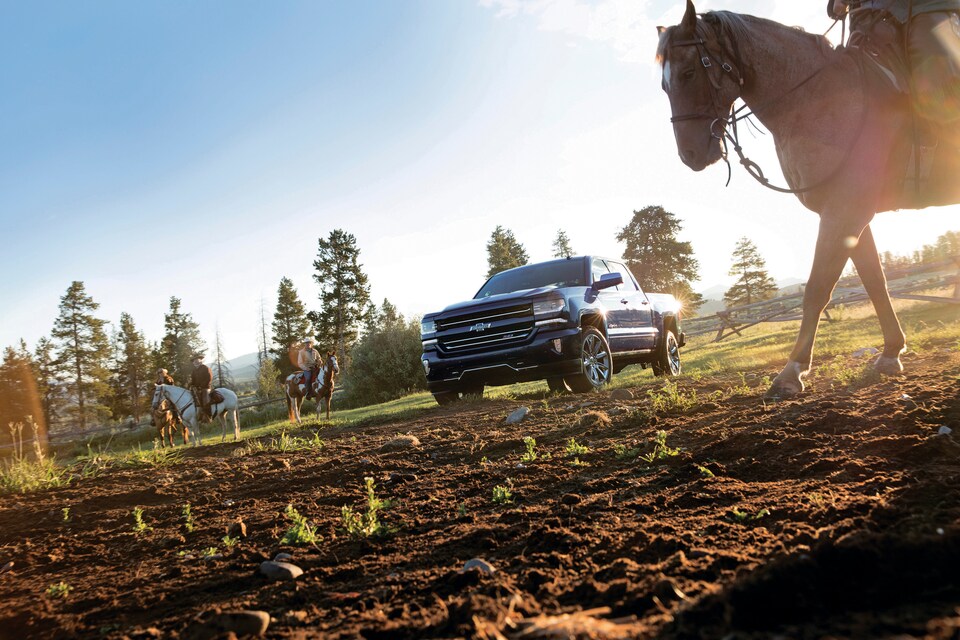 2018-Chevrolet-Silverado1500-CentennialEdition-CrewCab-Truck-L01.png