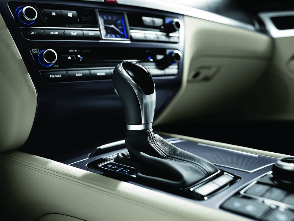 2017-Genesis-G80-3.8-Interior-02.png