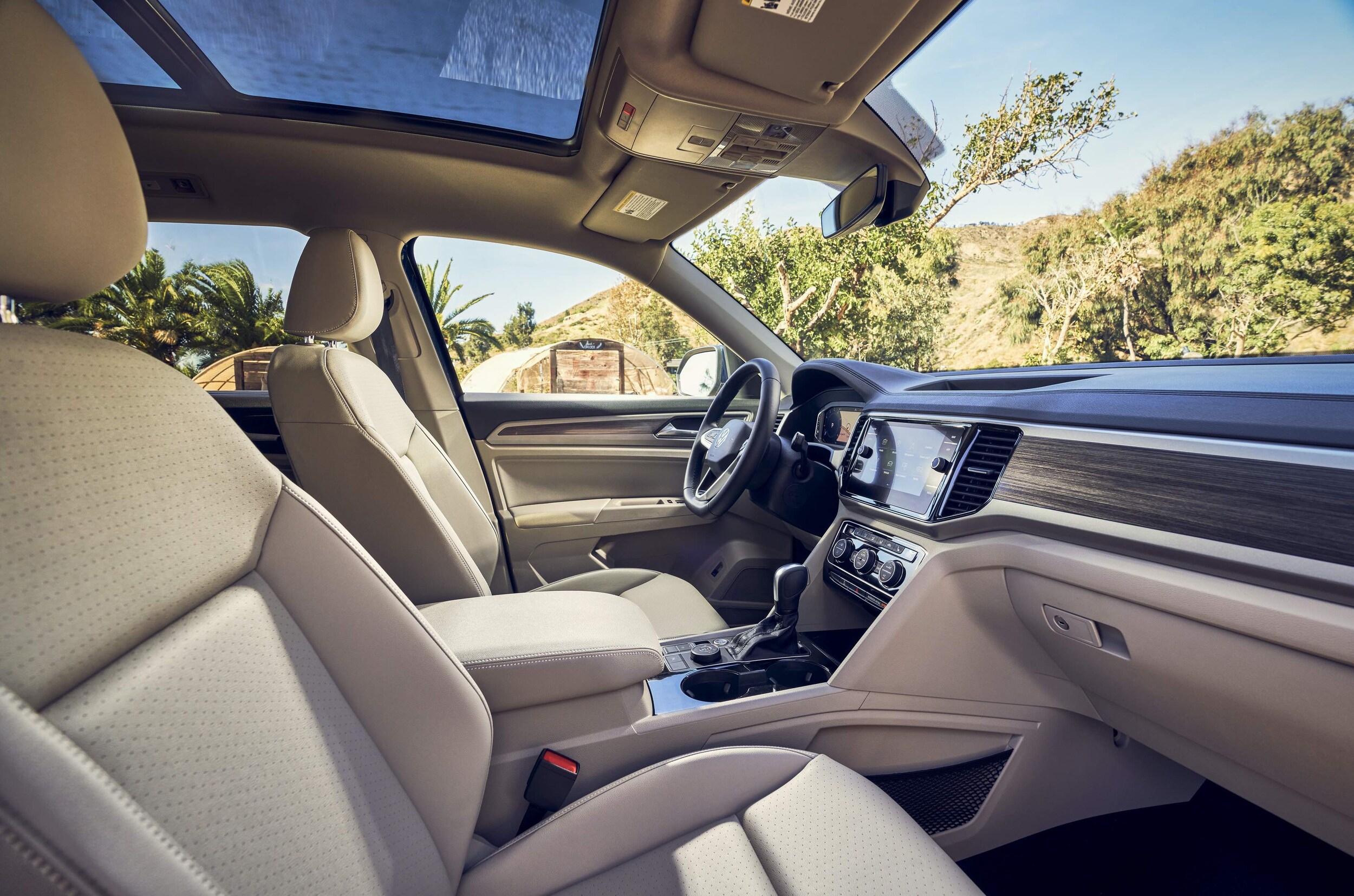 2021-VW-Atlas-SUV-interior-front.jpg 2021 VW Atlas SUV Interior