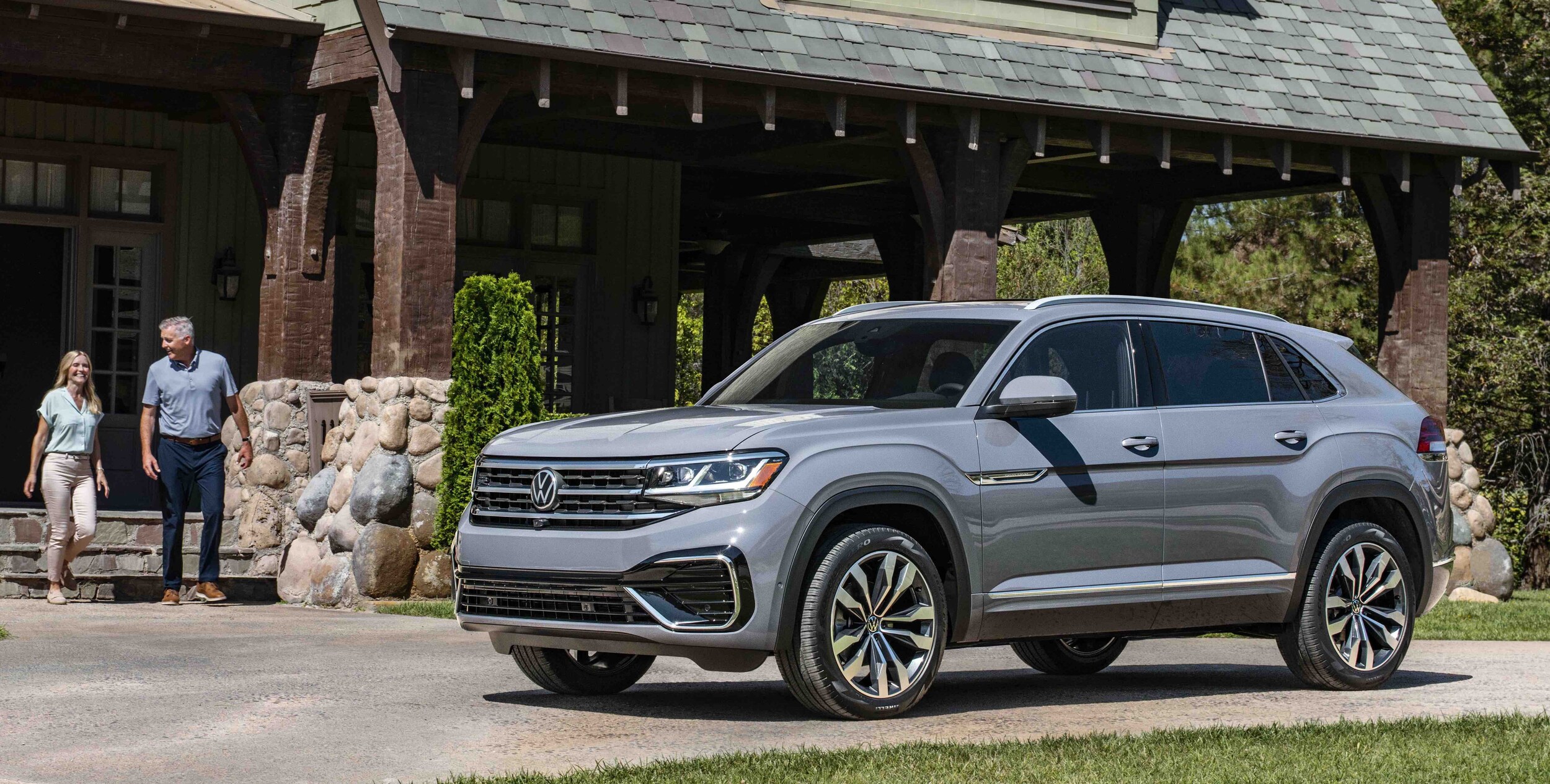 2020-Atlas-cross-sport-suv-suburb-driveway2.jpg 2020 VW Atlas Cross Sport SUV