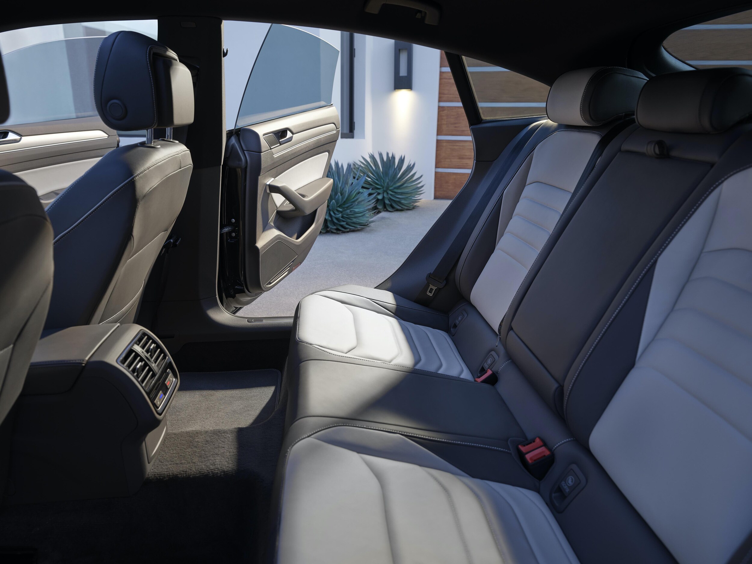 VW-Arteon-sedan-interior-backseat.jpg VW Arteon sedan interior backseat
