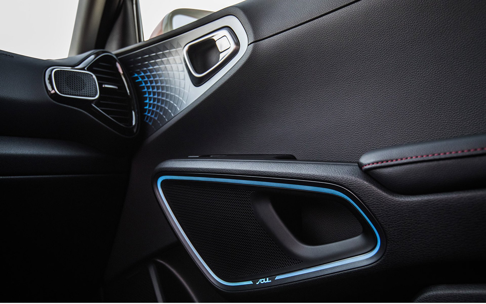 upcoming-vehicle_soul_2020_interior_door-trim--kia-1920x-jpg.jpg