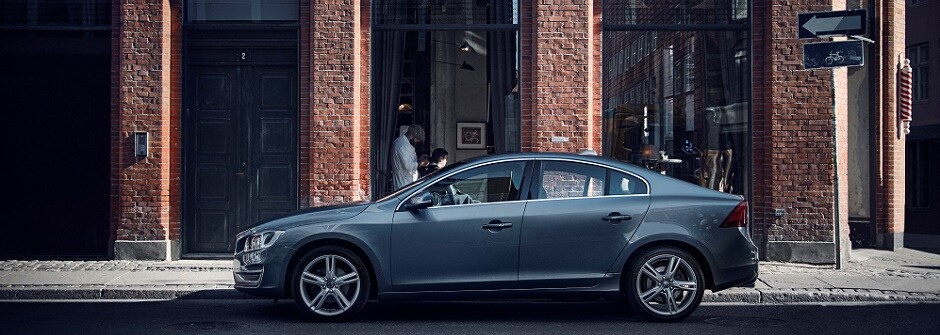 2017_Volvo_S60_940x335.jpg