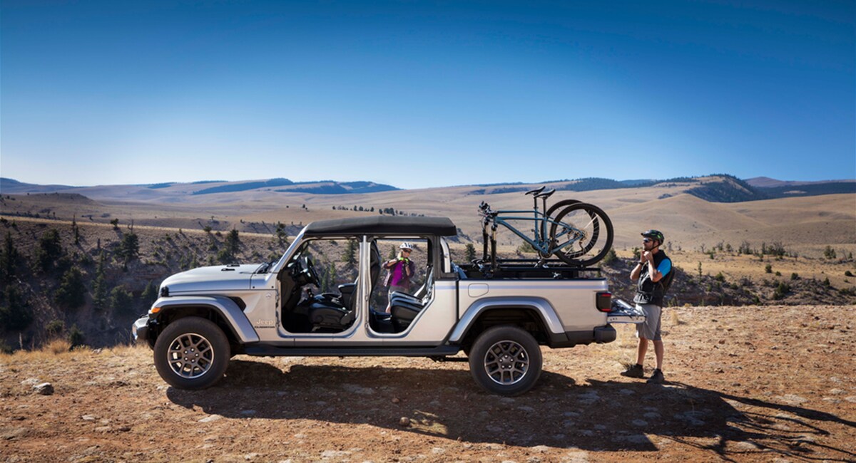 2020-Jeep-Gladiator-Overland-Truck-L04.png