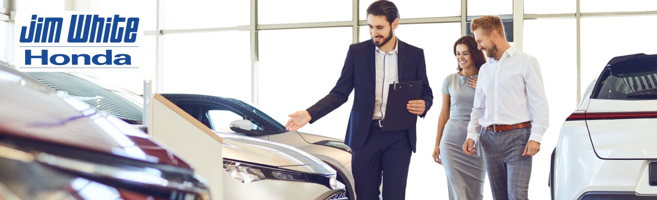 Considering%20Dave%20White%20Used%20Cars%20in%20Sylvania%20Compare%20with%20Jim%20White%20Honda1.png Jim White Honda sales team assisting local buyers in Maumee, OH, with used car selections.