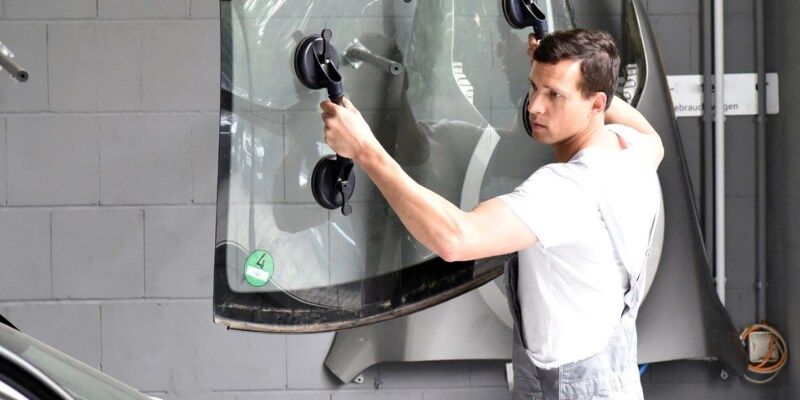 Mobile Auto Glass Repair Technician
