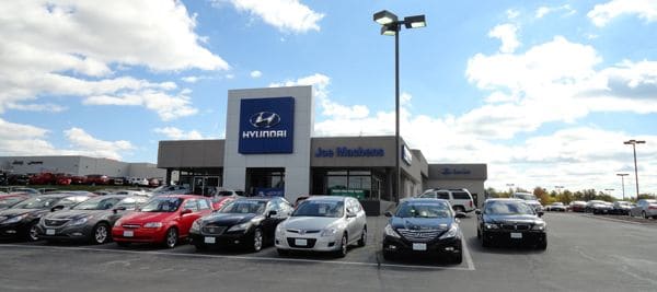 Hyundai_2014_storefront_cropped.jpg