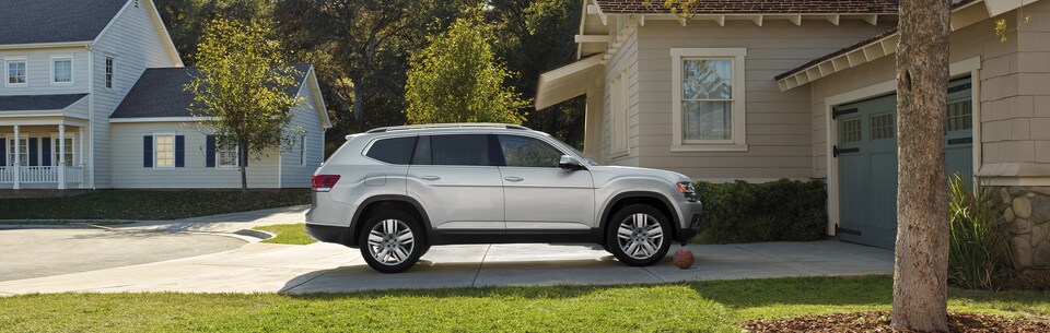 2018-Volkswagen-Atlas-V6SEL-SUV-L01.png