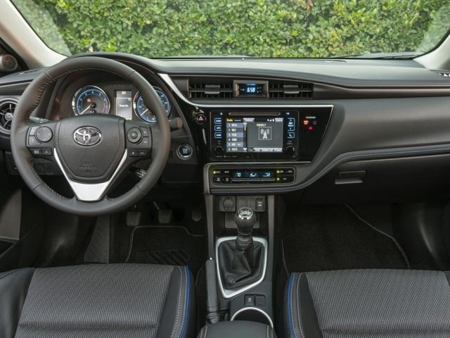2019 Toyota Corolla - Interior (1).jpg