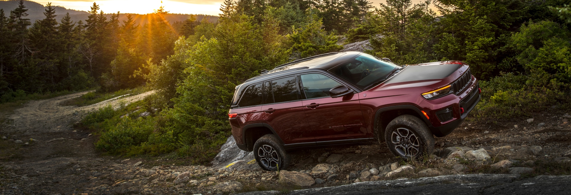 2022-Jeep-GrandCherokeeWL-Trailhawk-SUV-L01.png