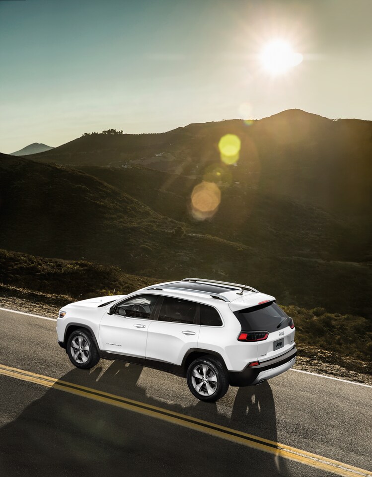 2019-Jeep-Cherokee-Latitude-SUV-L01.png